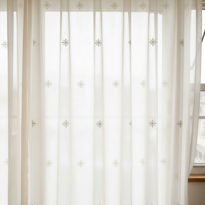 Kamilla_ablakon__original