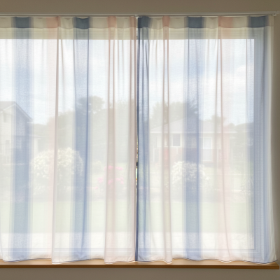 szinatmenetes_kek_ablakon_original