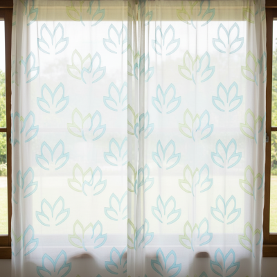 Emilia_ablakon_original