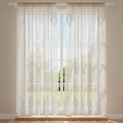 Dominika_ekru_ablakon_original