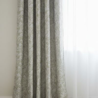 Milva_zold_szurke_ablaknal_original